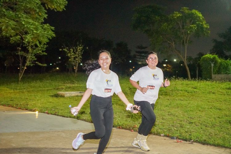 Race photo from PIK NITE RUN VIBES