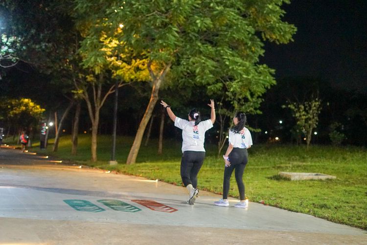 Race photo from PIK NITE RUN VIBES