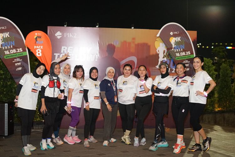 Race photo from PIK NITE RUN VIBES