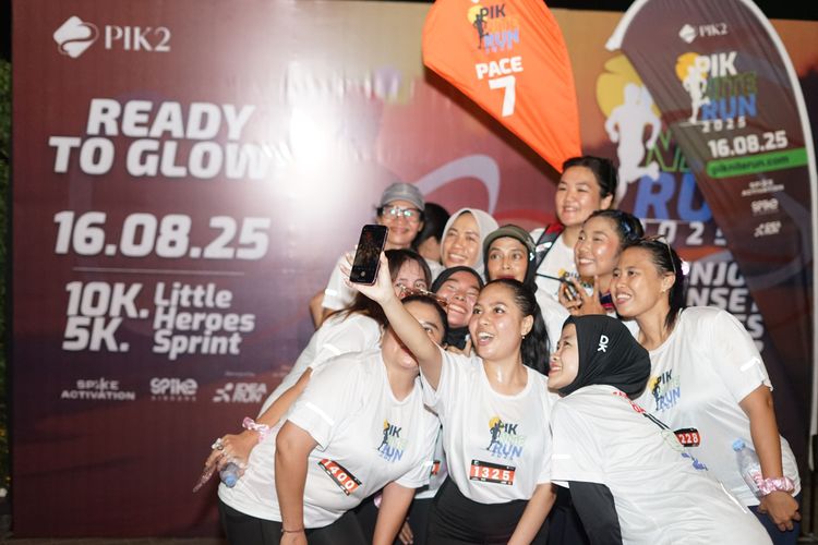 Race photo from PIK NITE RUN VIBES