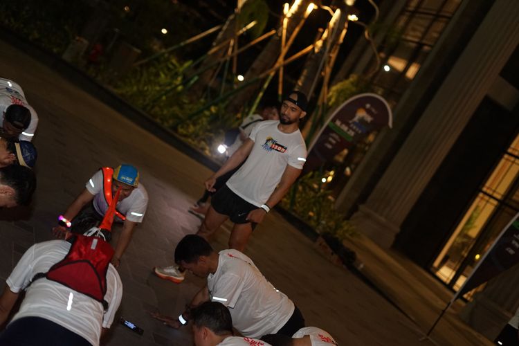 Race photo from PIK NITE RUN VIBES