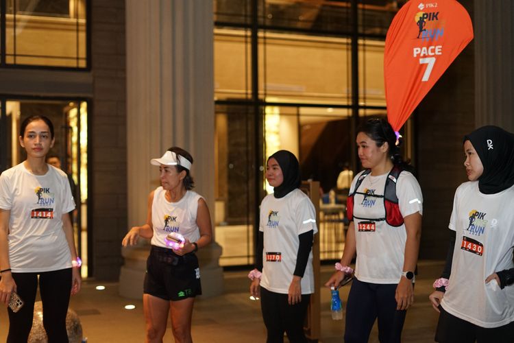 Race photo from PIK NITE RUN VIBES