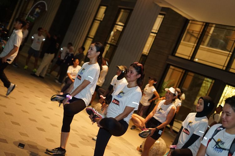 Race photo from PIK NITE RUN VIBES