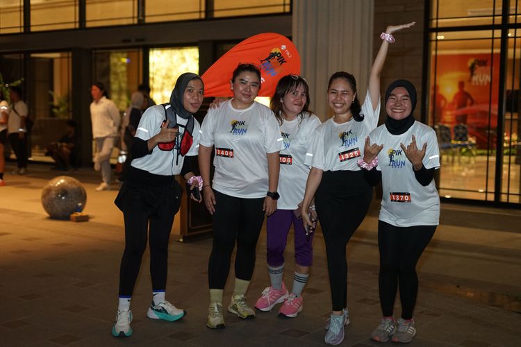 Race photo from PIK NITE RUN VIBES