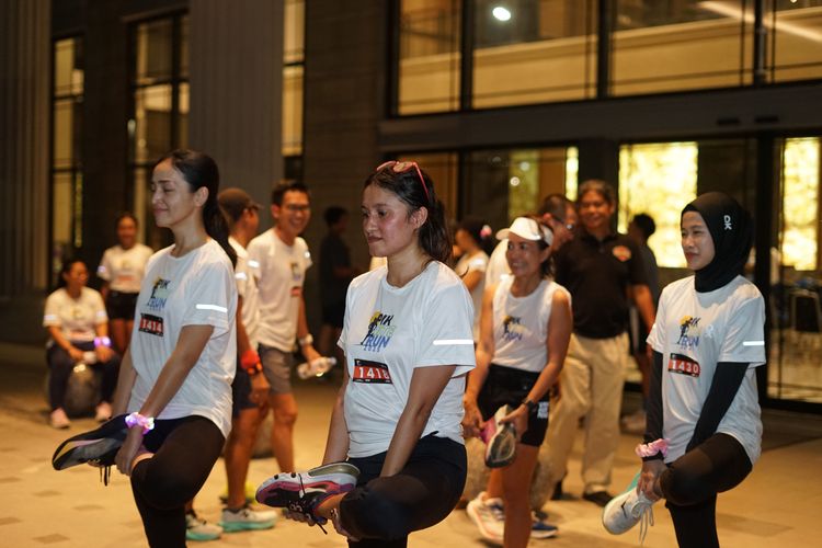 Race photo from PIK NITE RUN VIBES