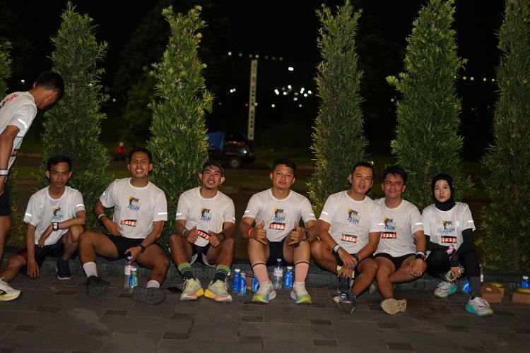 Race photo from PIK NITE RUN VIBES