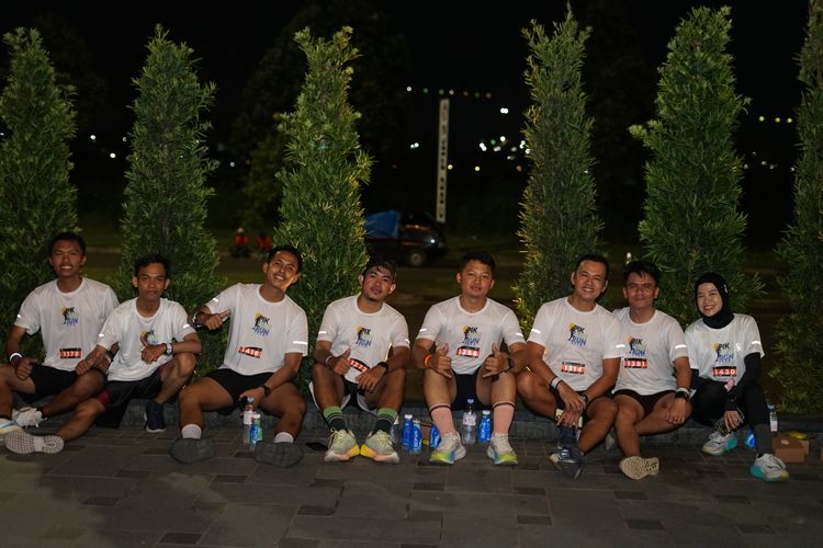 Race photo from PIK NITE RUN VIBES