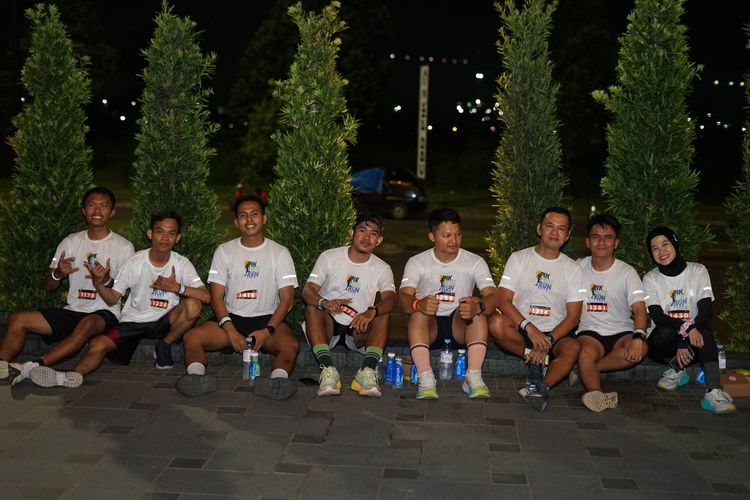 Race photo from PIK NITE RUN VIBES