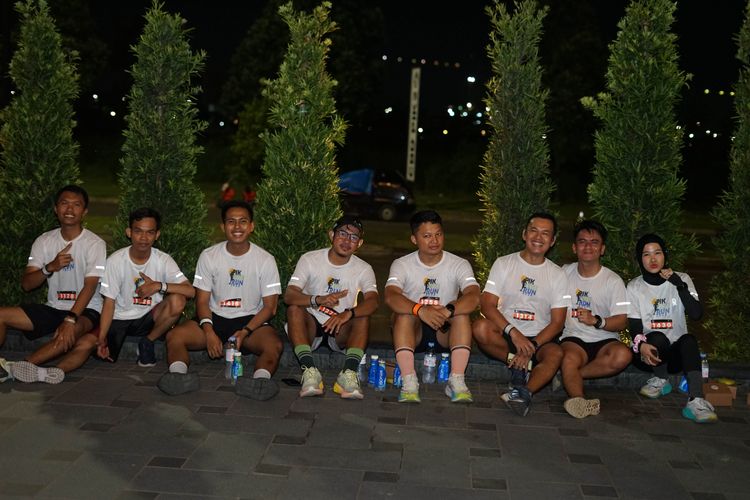Race photo from PIK NITE RUN VIBES