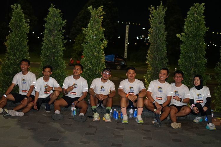 Race photo from PIK NITE RUN VIBES