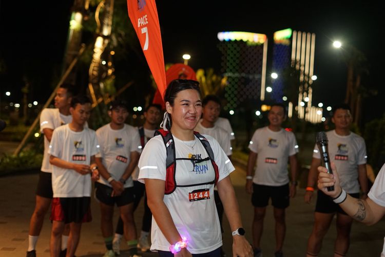 Race photo from PIK NITE RUN VIBES
