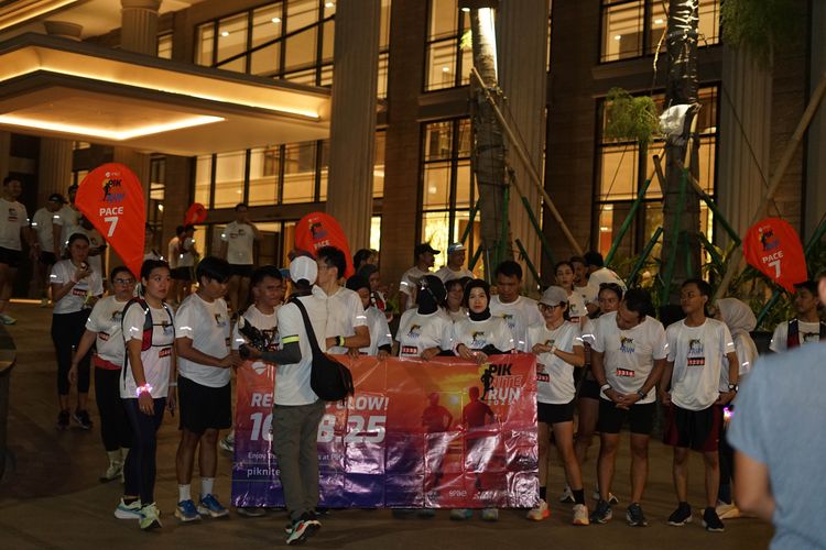 Race photo from PIK NITE RUN VIBES