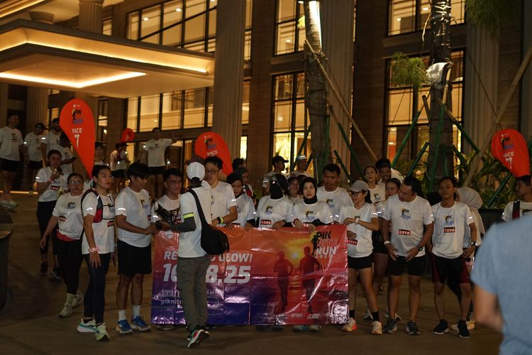 Race photo from PIK NITE RUN VIBES