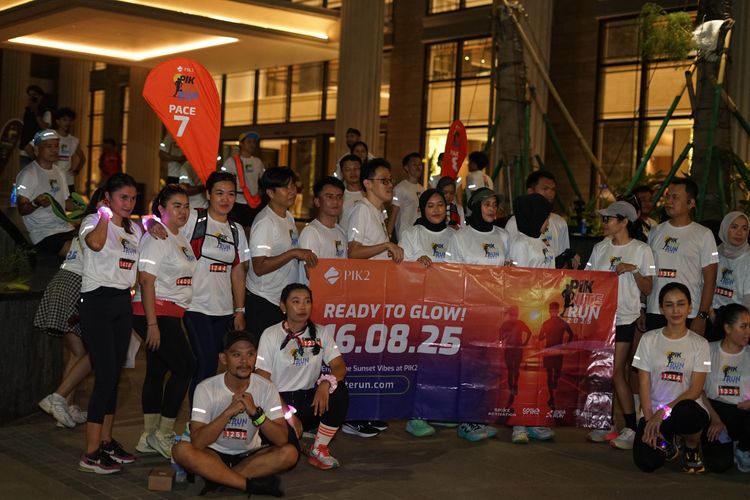 Race photo from PIK NITE RUN VIBES