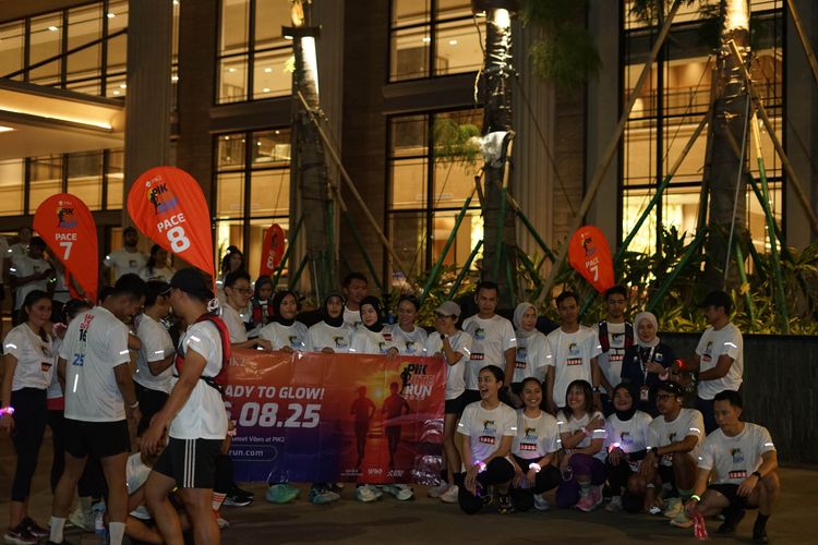 Race photo from PIK NITE RUN VIBES