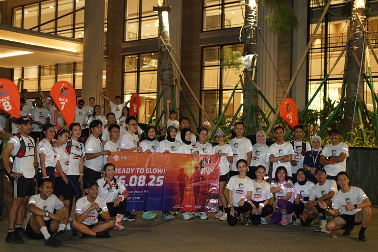 Race photo from PIK NITE RUN VIBES