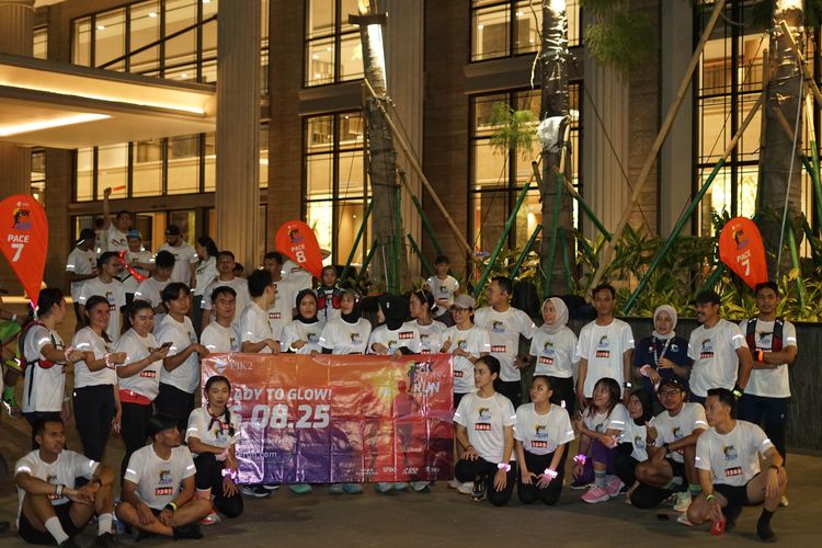 Race photo from PIK NITE RUN VIBES