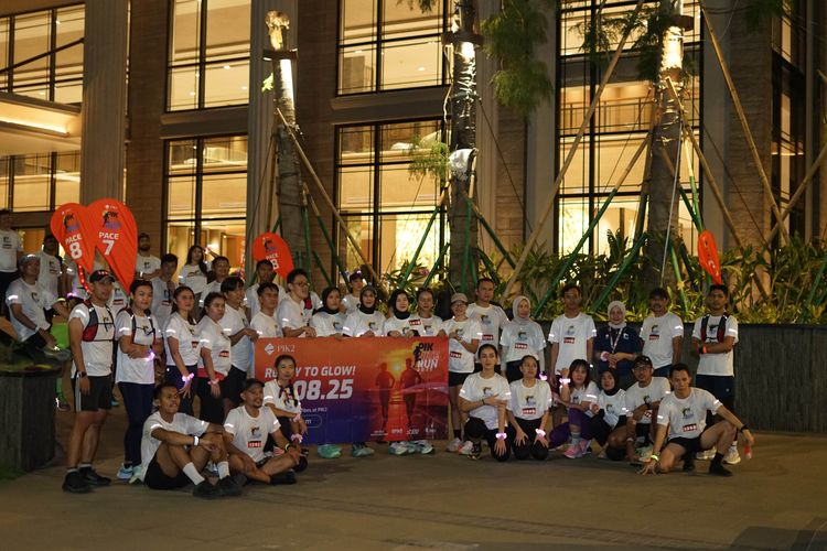 Race photo from PIK NITE RUN VIBES