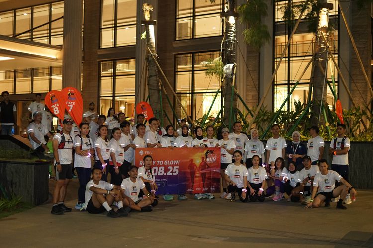 Race photo from PIK NITE RUN VIBES
