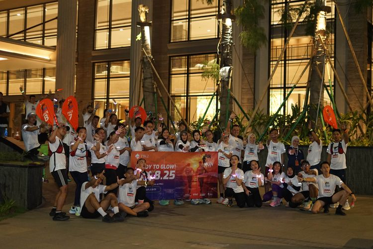 Race photo from PIK NITE RUN VIBES