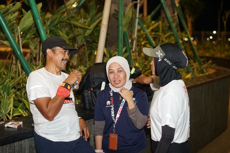 Race photo from PIK NITE RUN VIBES