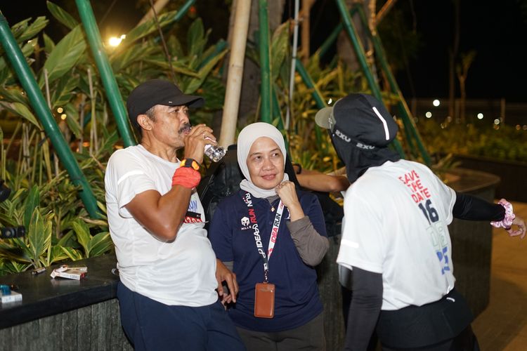 Race photo from PIK NITE RUN VIBES