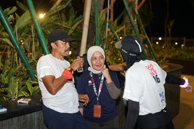 Race photo from PIK NITE RUN VIBES