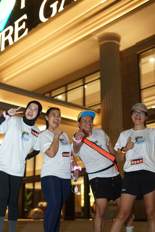Race photo from PIK NITE RUN VIBES