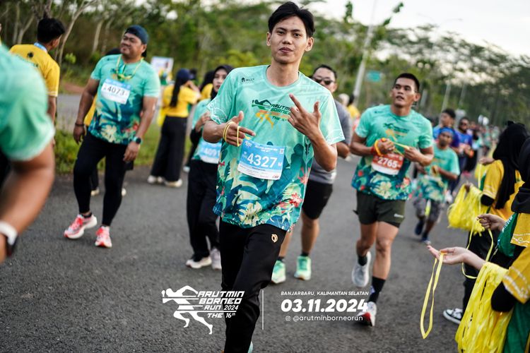 Race photo from Arutmin Borneo Run 2024