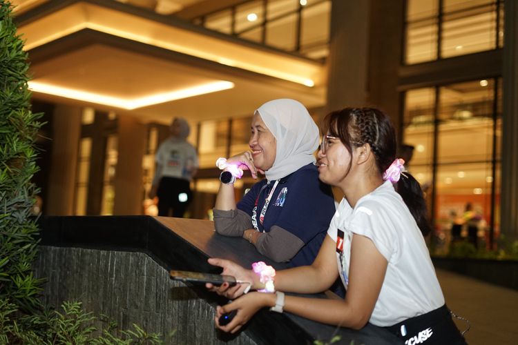 Race photo from PIK NITE RUN VIBES