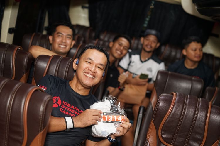 Race photo from PIK NITE RUN VIBES