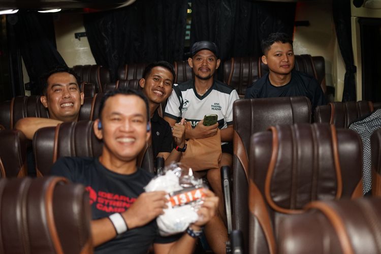 Race photo from PIK NITE RUN VIBES