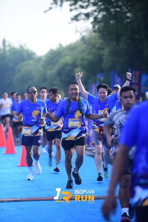 Race photo from Isoplus Run 2024 Surabaya
