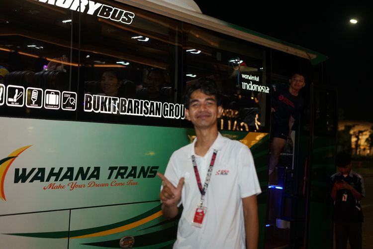 Race photo from PIK NITE RUN VIBES
