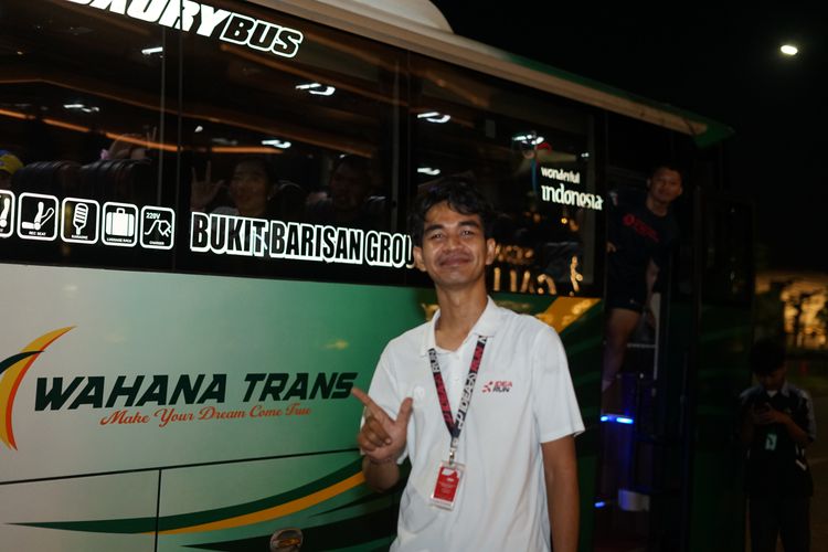 Race photo from PIK NITE RUN VIBES