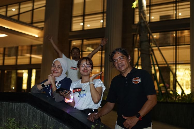 Race photo from PIK NITE RUN VIBES