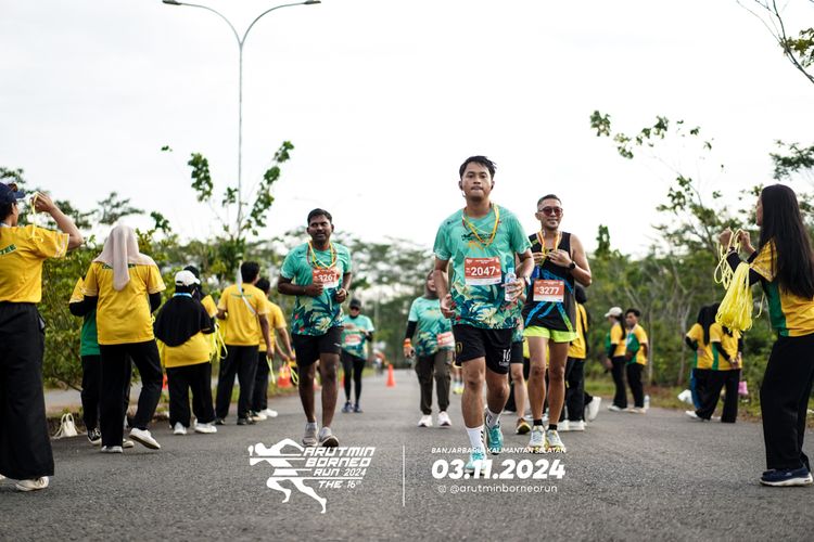 Race photo from Arutmin Borneo Run 2024