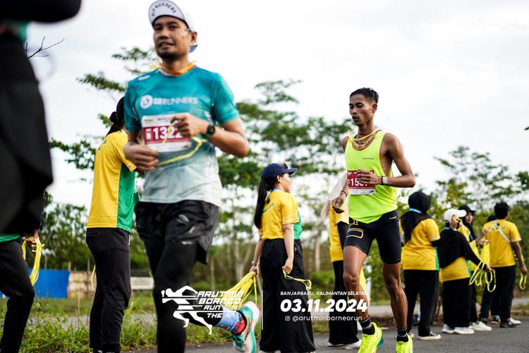 Race photo from Arutmin Borneo Run 2024