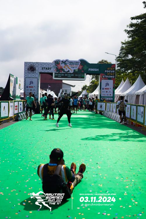 Race photo from Arutmin Borneo Run 2024