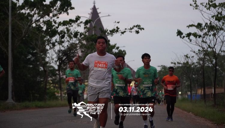 Race photo from Arutmin Borneo Run 2024
