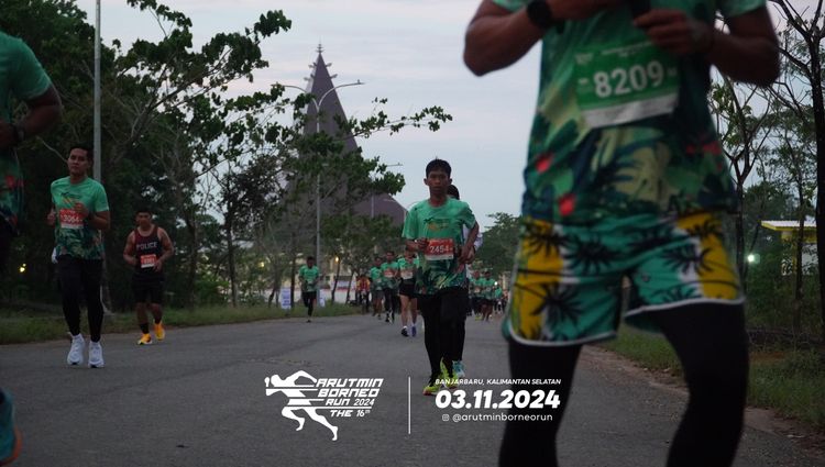 Race photo from Arutmin Borneo Run 2024