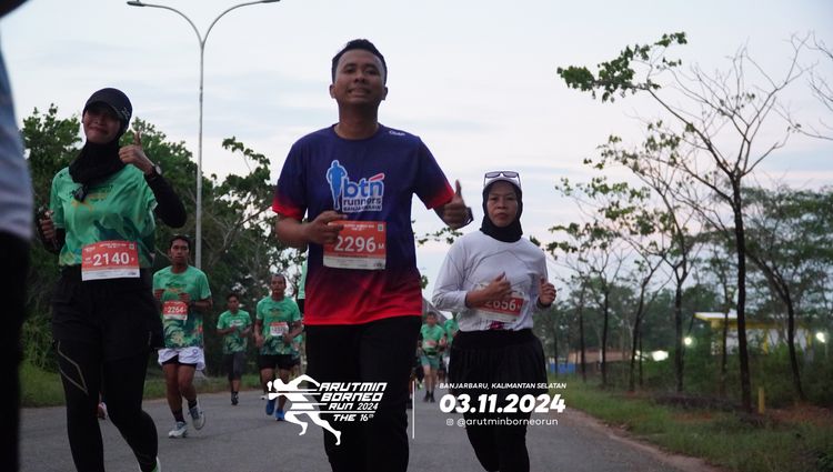 Race photo from Arutmin Borneo Run 2024