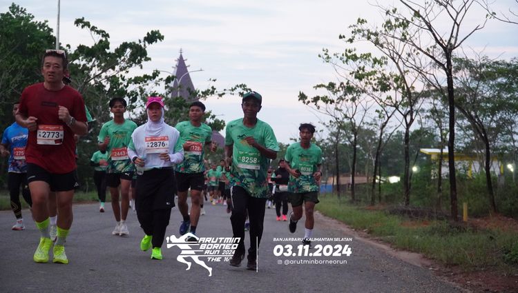 Race photo from Arutmin Borneo Run 2024