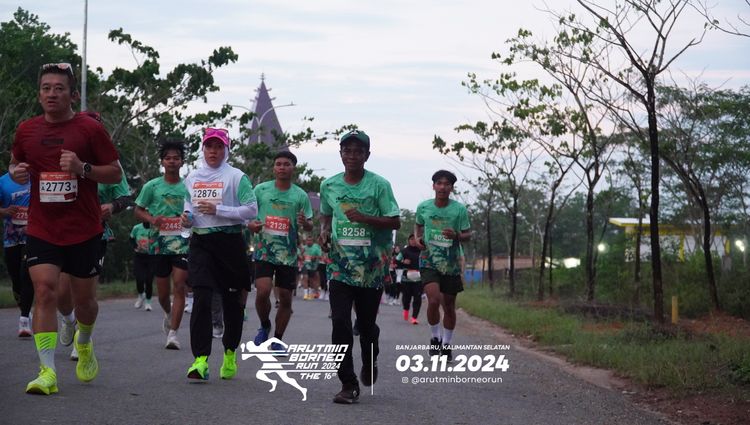 Race photo from Arutmin Borneo Run 2024
