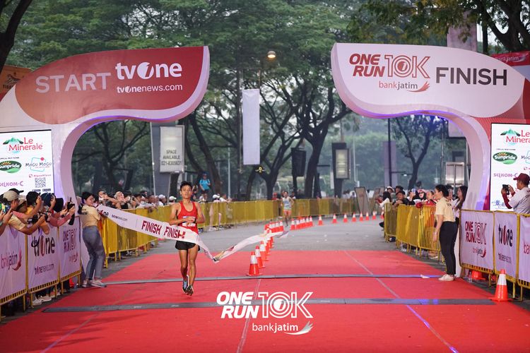 Race photo from ONE RUN 10 K