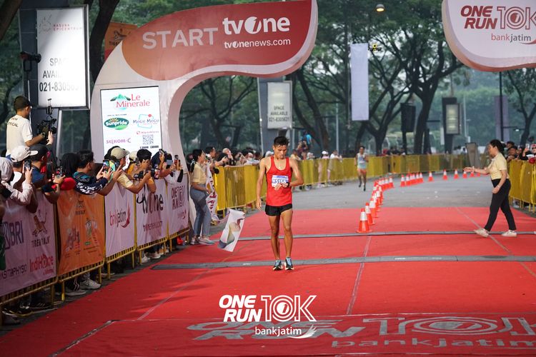 Race photo from ONE RUN 10 K