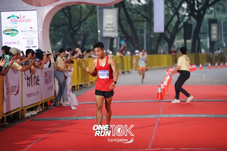 Race photo from ONE RUN 10 K