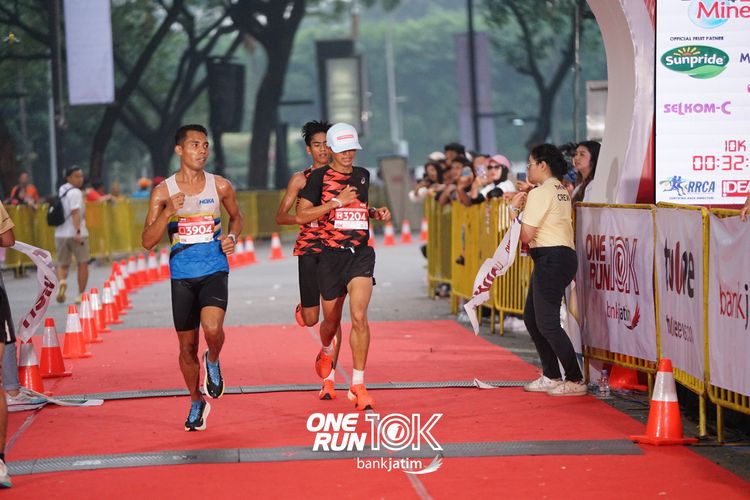 Race photo from ONE RUN 10 K
