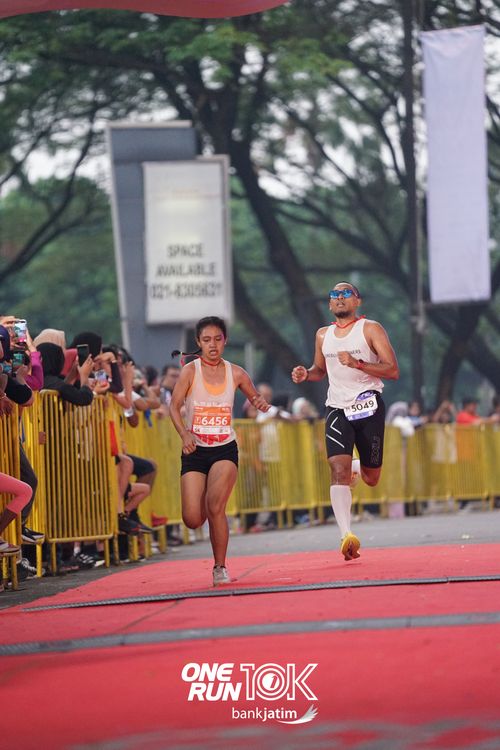 Race photo from ONE RUN 10 K