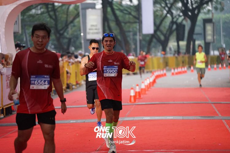 Race photo from ONE RUN 10 K